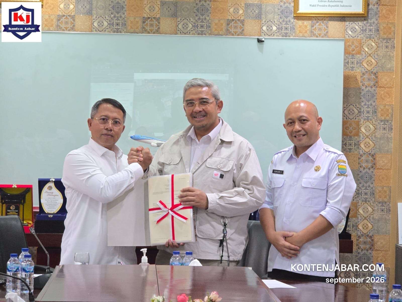 Kantor Pertanahan Kota Bandung Serahkan 46 Sertipikat Aset Pemkot Bandung, Perkuat Kepastian Hukum