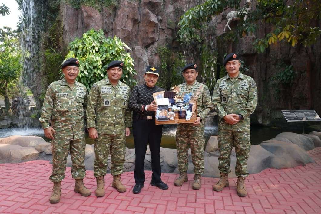 Kababinkum dan HAM TNI Bersama Waaspers Panglima TNI Anjangsana ke Sesepuh TNI