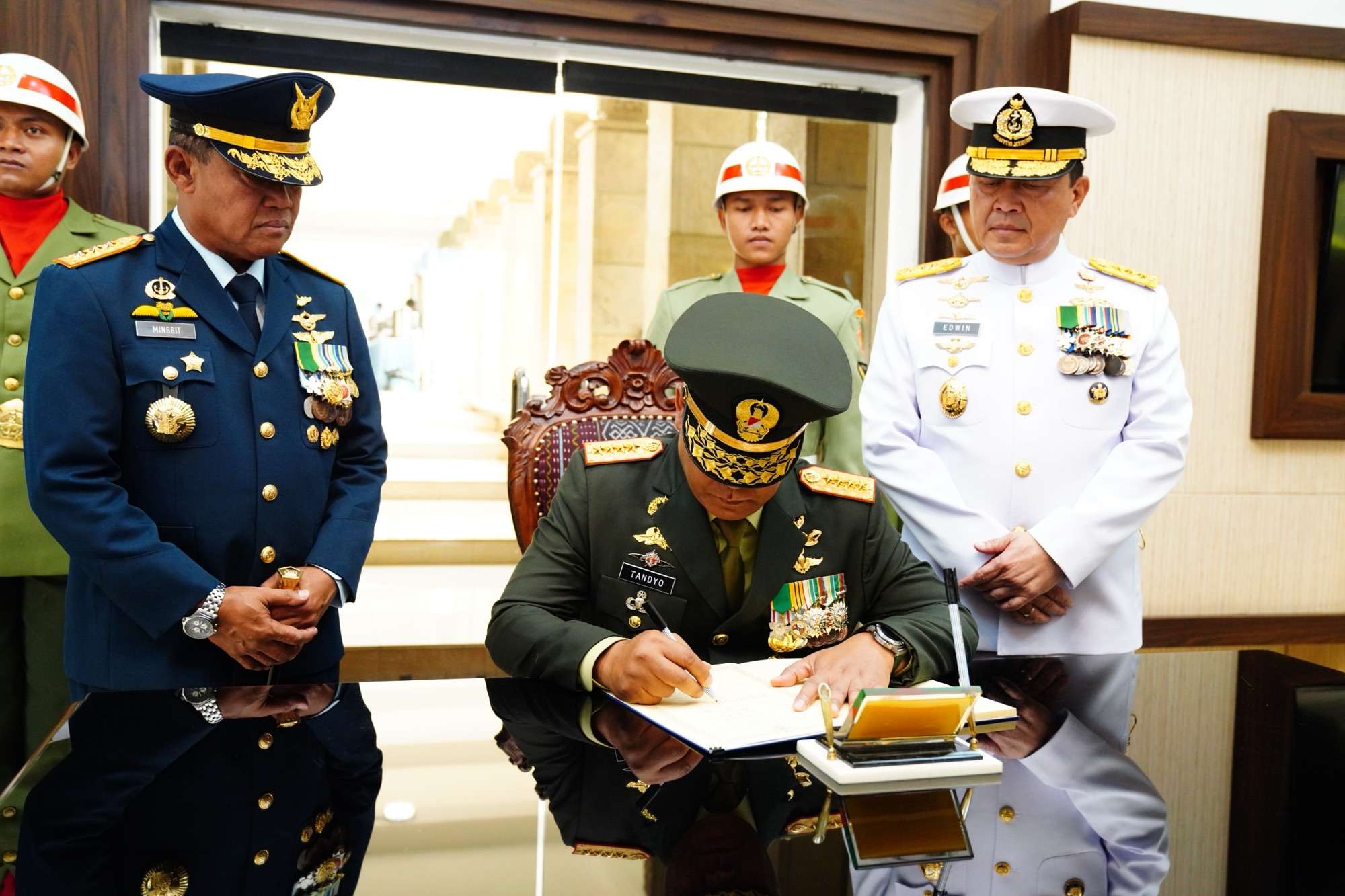 Wakil Panglima TNI Pimpin Ziarah Nasional HUT Ke-81 TNI, Teladani Semangat Juang Para Pahlawan