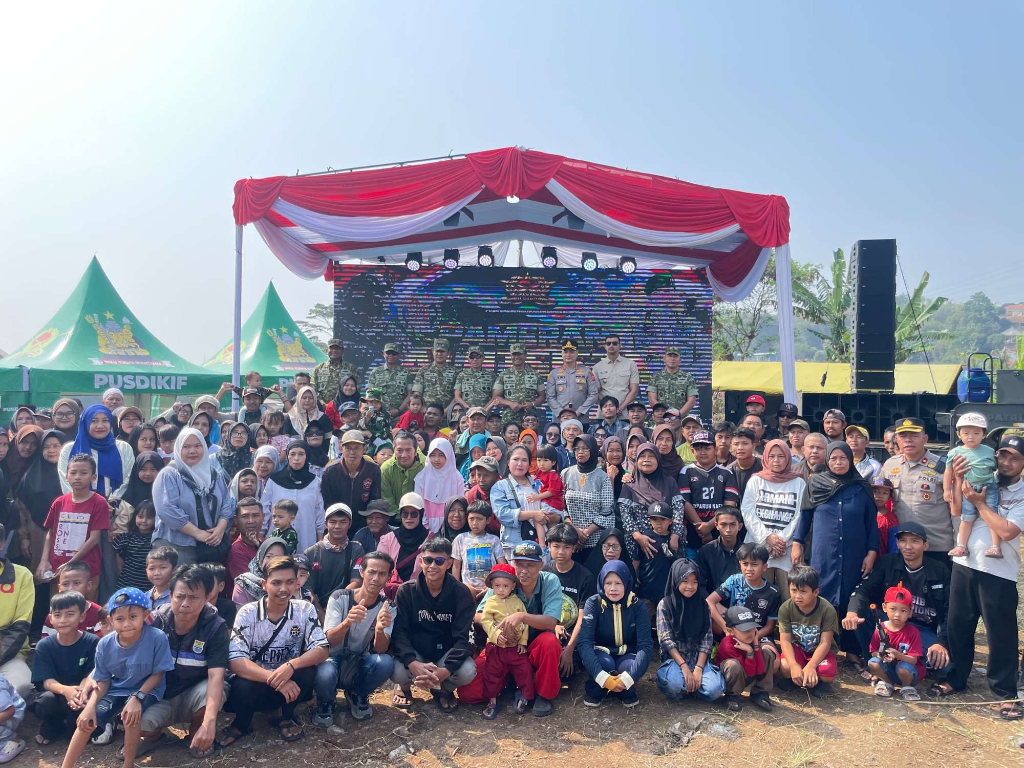 PERINGATI HUT KE-81 TNI, KAPOLRESTA BANDUNG HADIRI PEMBUKAAN PAMERAN ALUTSISTA DI SOREANG