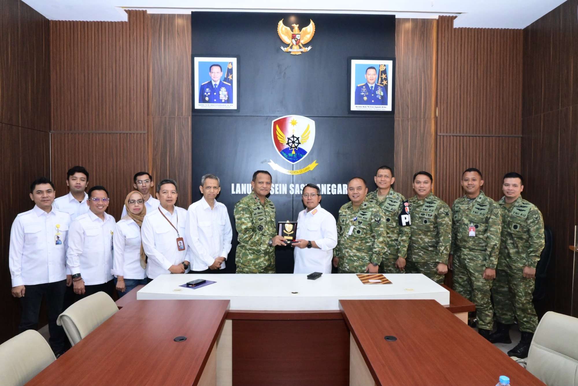 Kantor Pertanahan Kota Bandung Serahkan Sertipikat Hak Pakai kepada TNI AU Lanud Husein Sastranegara
