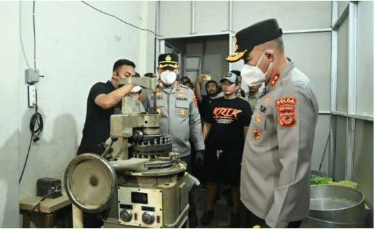 Pabrik Obat Ilegal di Bandung Terbongkar, Lima Orang Ditangkap, Ratusan Ribu Butir Disita